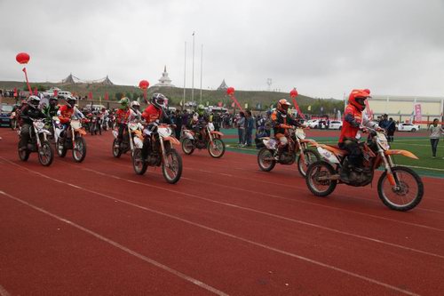 青海共和高原汽车摩托车越野拉力赛8日开幕