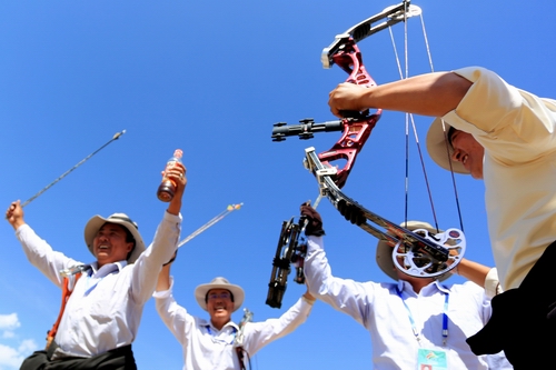 金河杯民族传统射箭比赛举行