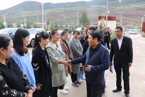 玛沁县委书记熊元来赴拉加等乡镇调研指导工作