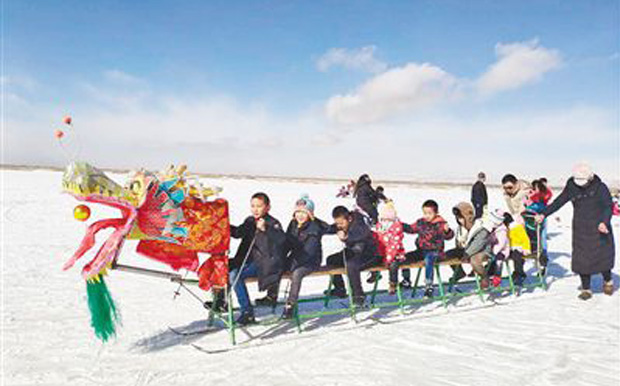多彩烏蘭首屆“濱湖滑冰節”開幕
