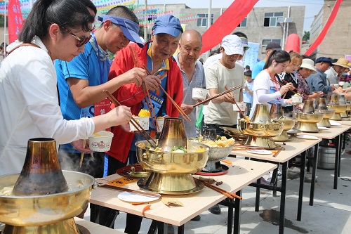 西寧市城北區舉辦鄉村土火鍋節傳承非遺美食文化
