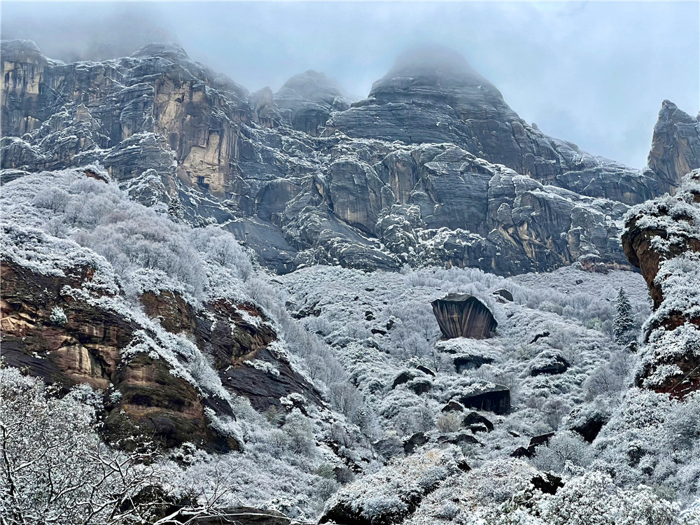 遇见初雪 青海化隆深秋现彩色雪景图