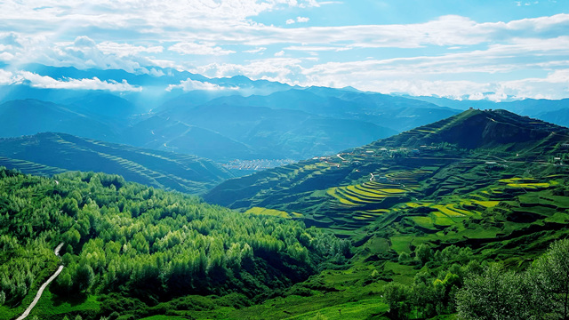 加吾乡美景。黄南州同仁市委宣传部
