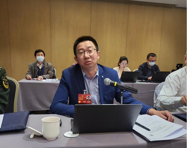 鄂崇荣委员：壮大民族地区特色产业 促进多民族交往交流交融