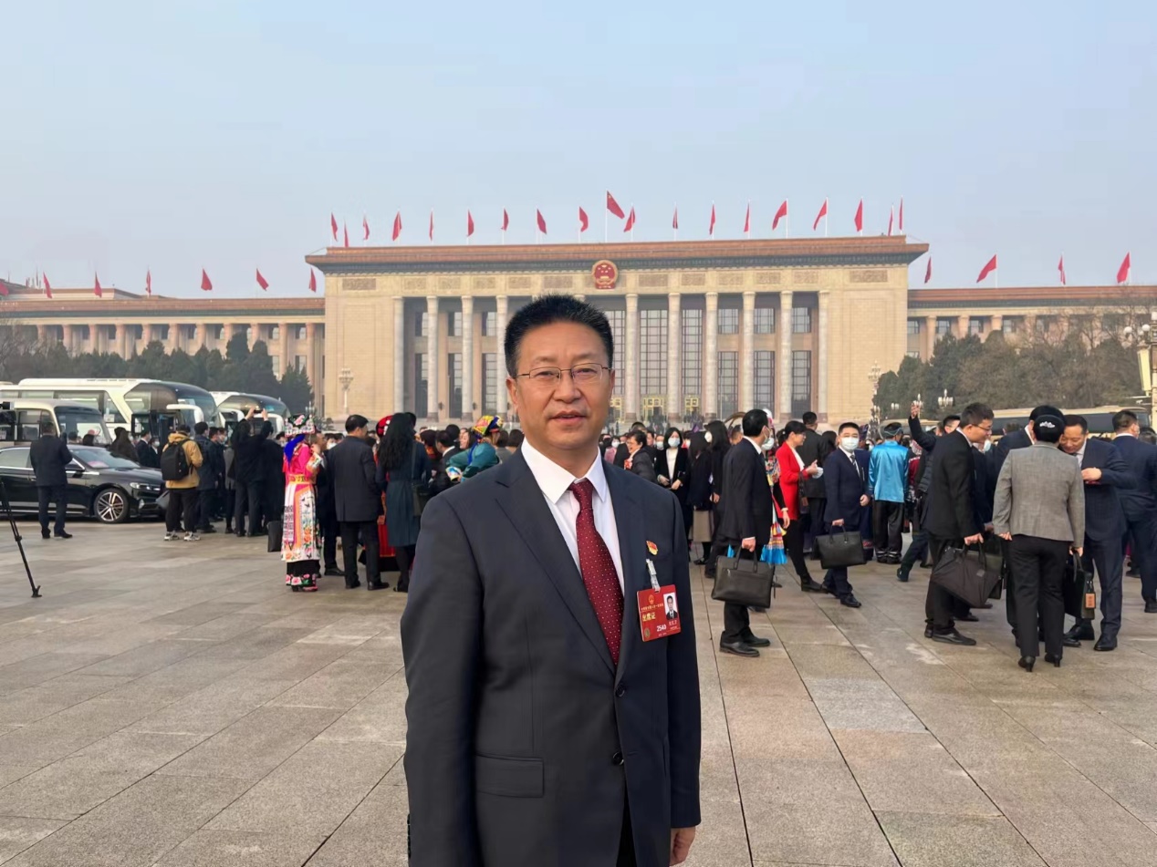 贠红卫：加快建设世界级盐湖产业基地