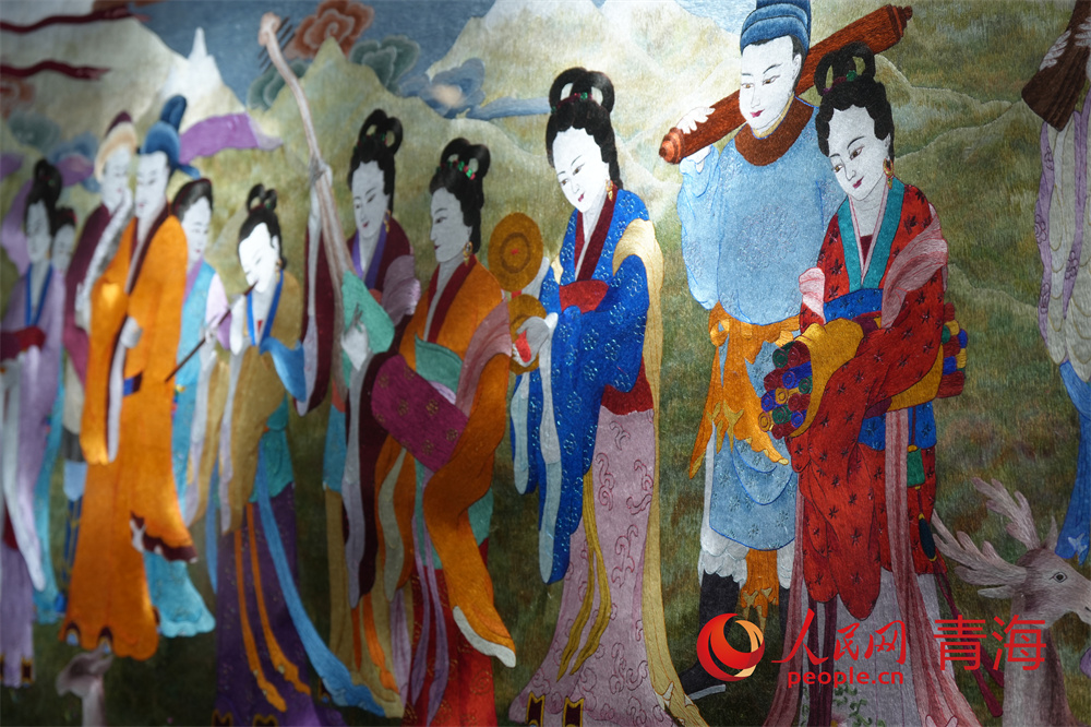 国家级非遗贵南藏绣技艺展品。人民网记者 甘海琼摄