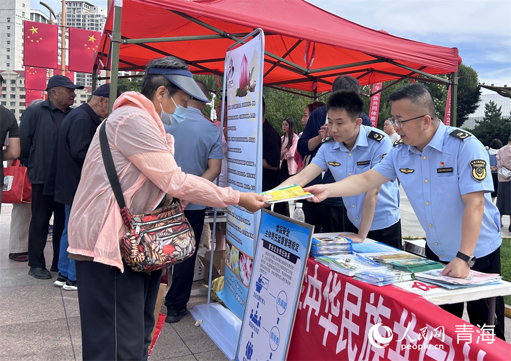防电信诈骗宣讲。人民网 陈明菊摄