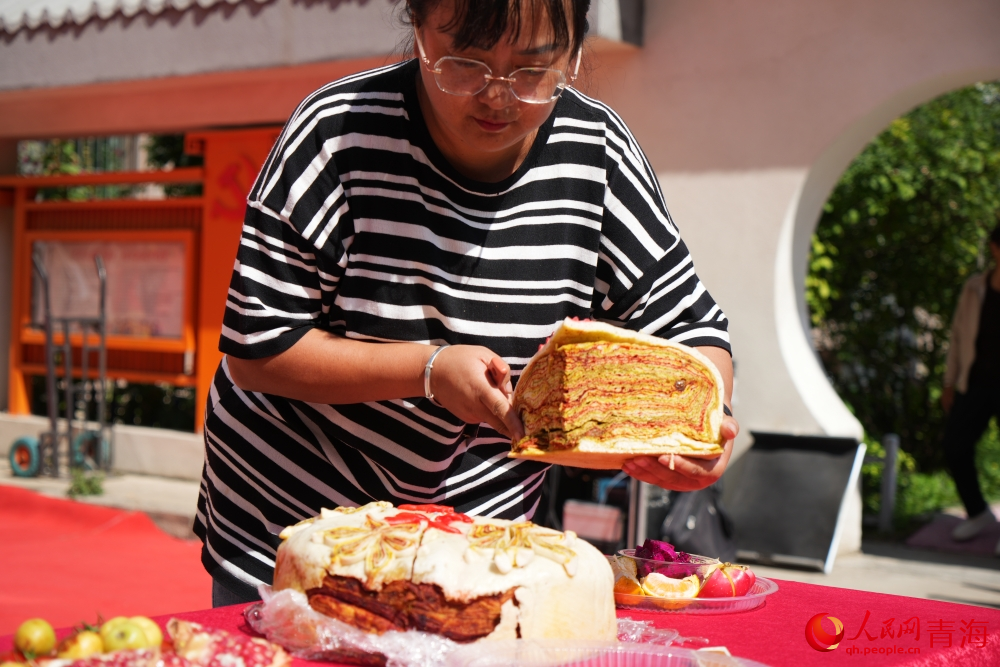 青海特色大月餅。人民網 陳明菊攝