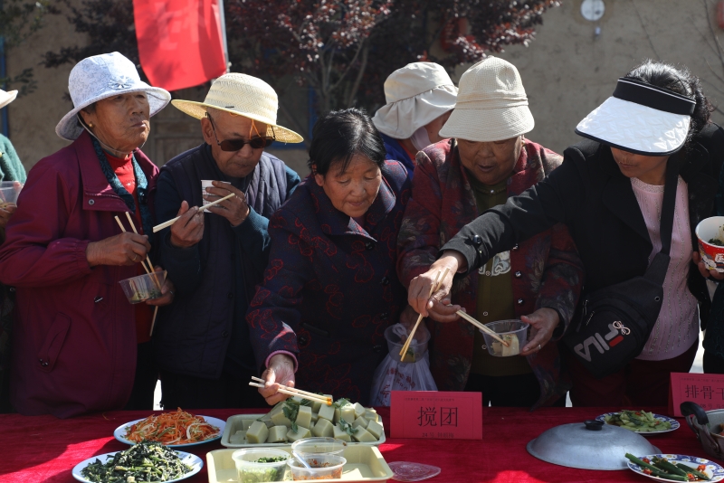 感受舌尖上的青海 “一城一味”非遗老八盘美食节开幕(图7)