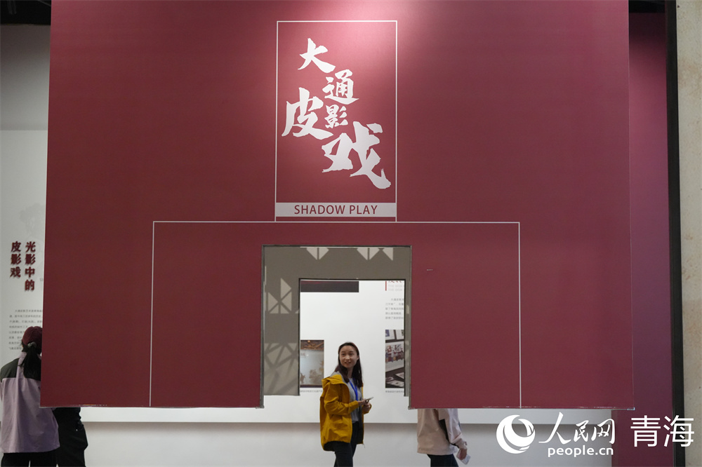 游客参观博物馆。人民网 马可欣摄