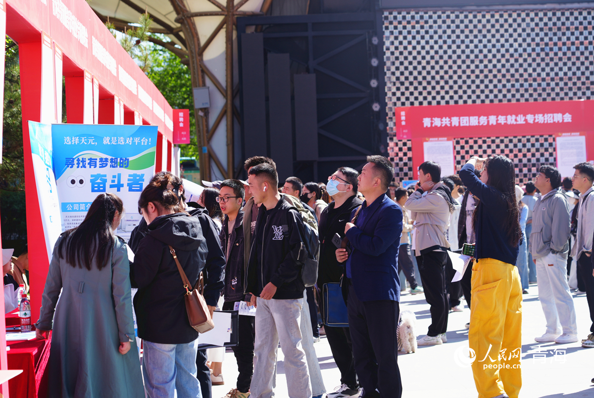 招聘會現場。人民網記者 楊啟紅攝