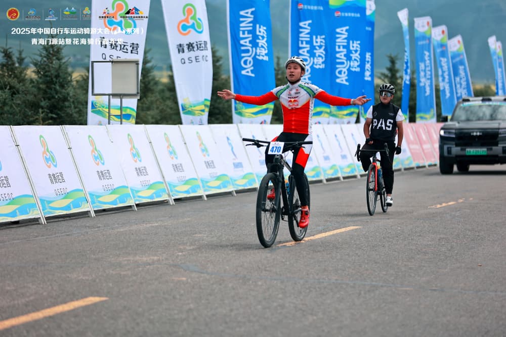 车手冲线。组委会供图