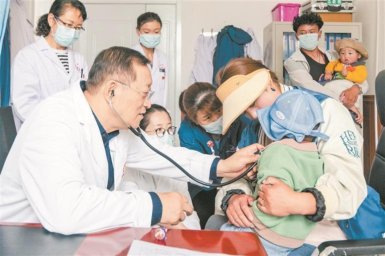 醫療援青讓高原人民在家門口“看得了病、看得好病”。省委組織部援青辦供圖