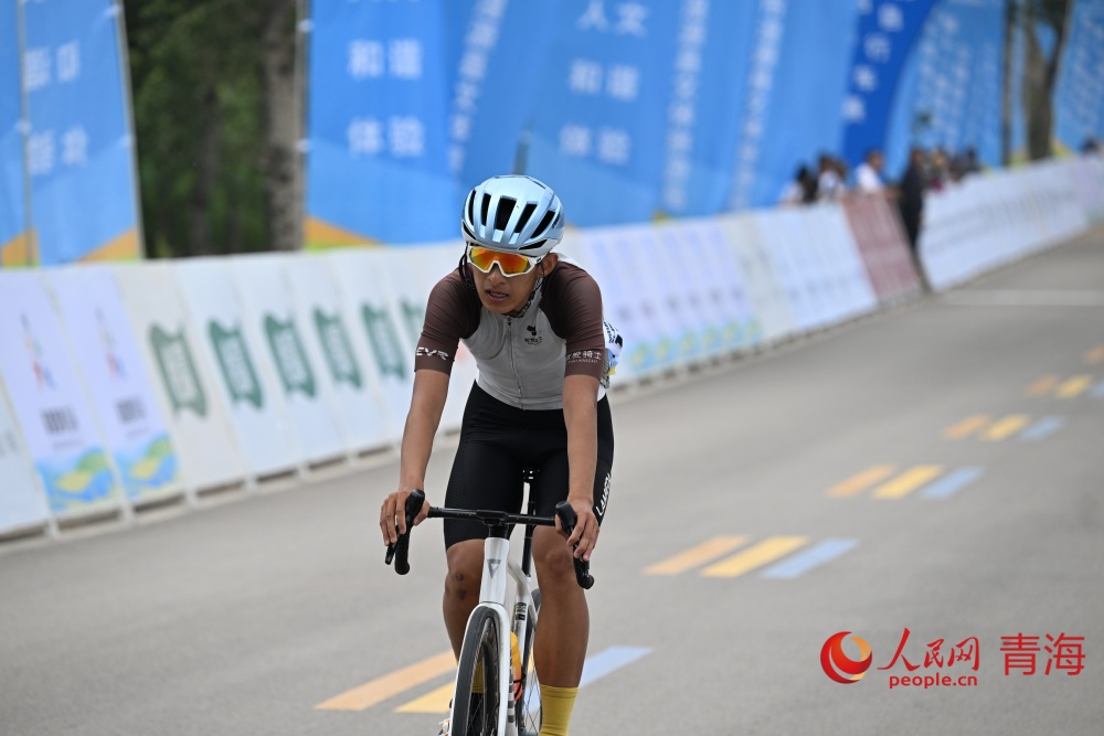 比赛途中。人民网 况玉摄