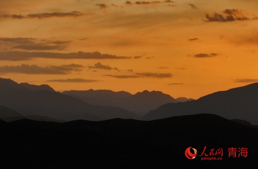 祁連山晚霞。人民網記者 甘海瓊攝