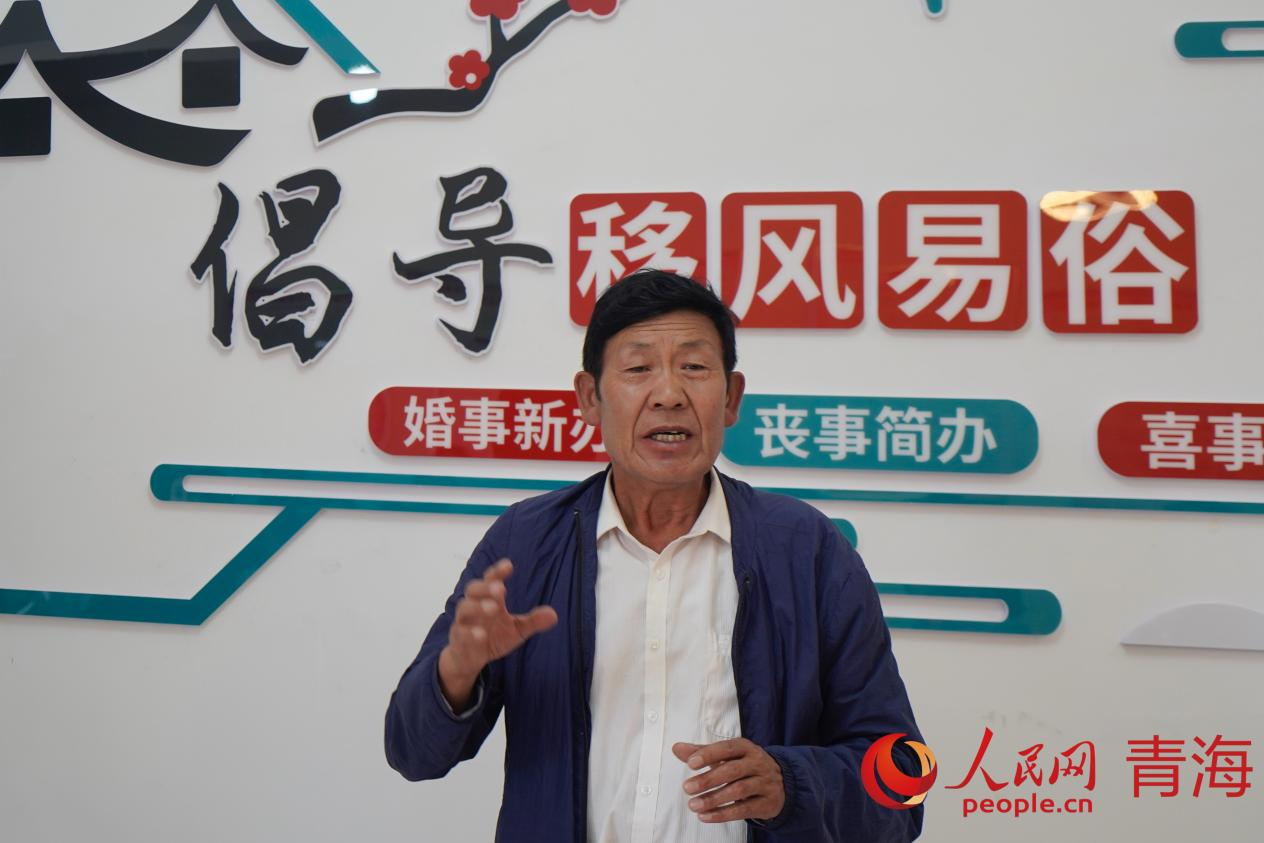 赵兴文正在讲解。人民网 马可欣摄