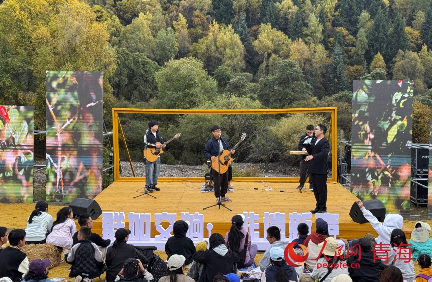 山林音乐会。人民网记者 甘海琼摄