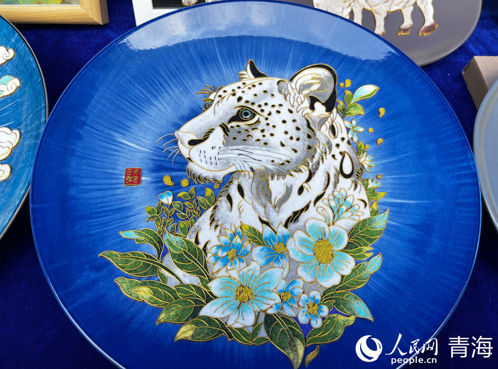 現場展區掐絲雪豹藝品。實習生 馬司宇攝