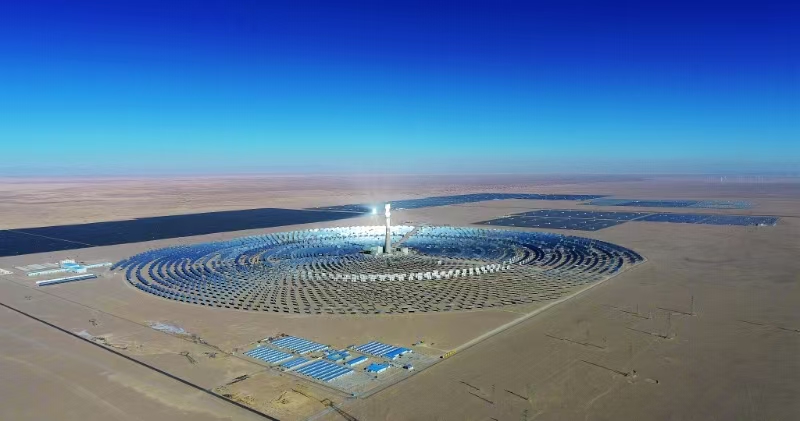 位於青海海西格爾木的50兆瓦塔式光熱電站。王國棟攝