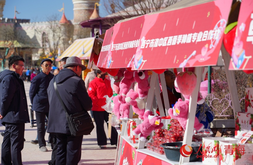 草莓主题市集。人民网记者 甘海琼摄