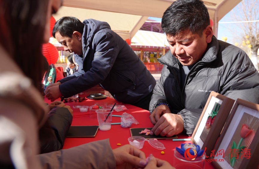 面塑体验。人民网记者 甘海琼摄