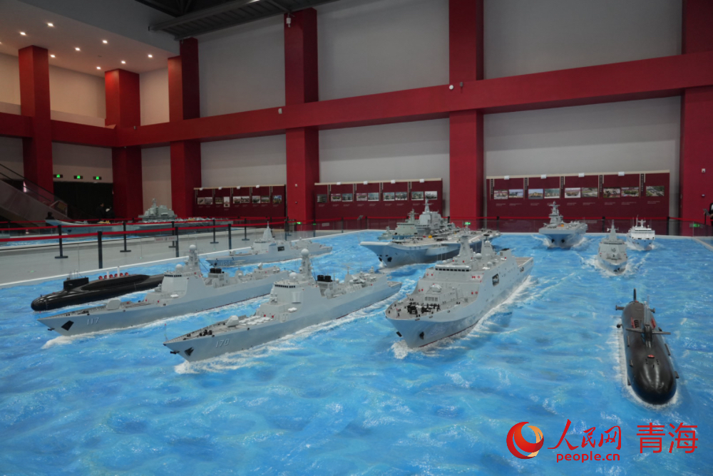 兵器装备展区。人民网记者 况玉摄