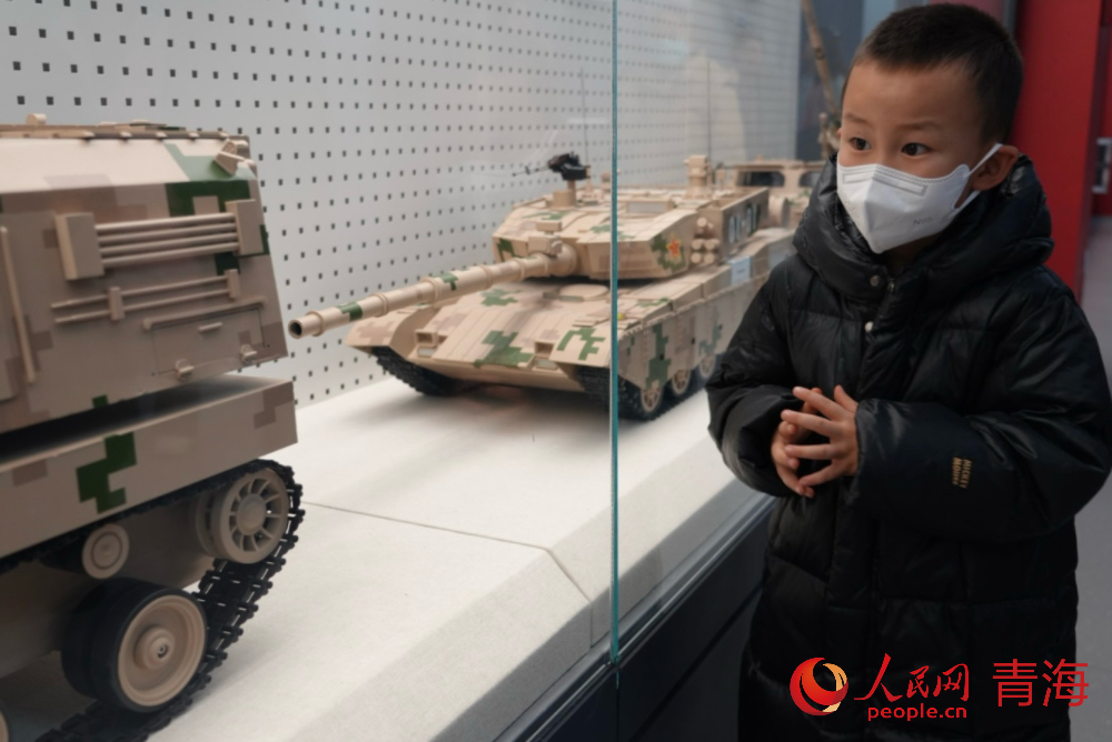 游客在展馆内参观。人民网记者 况玉摄