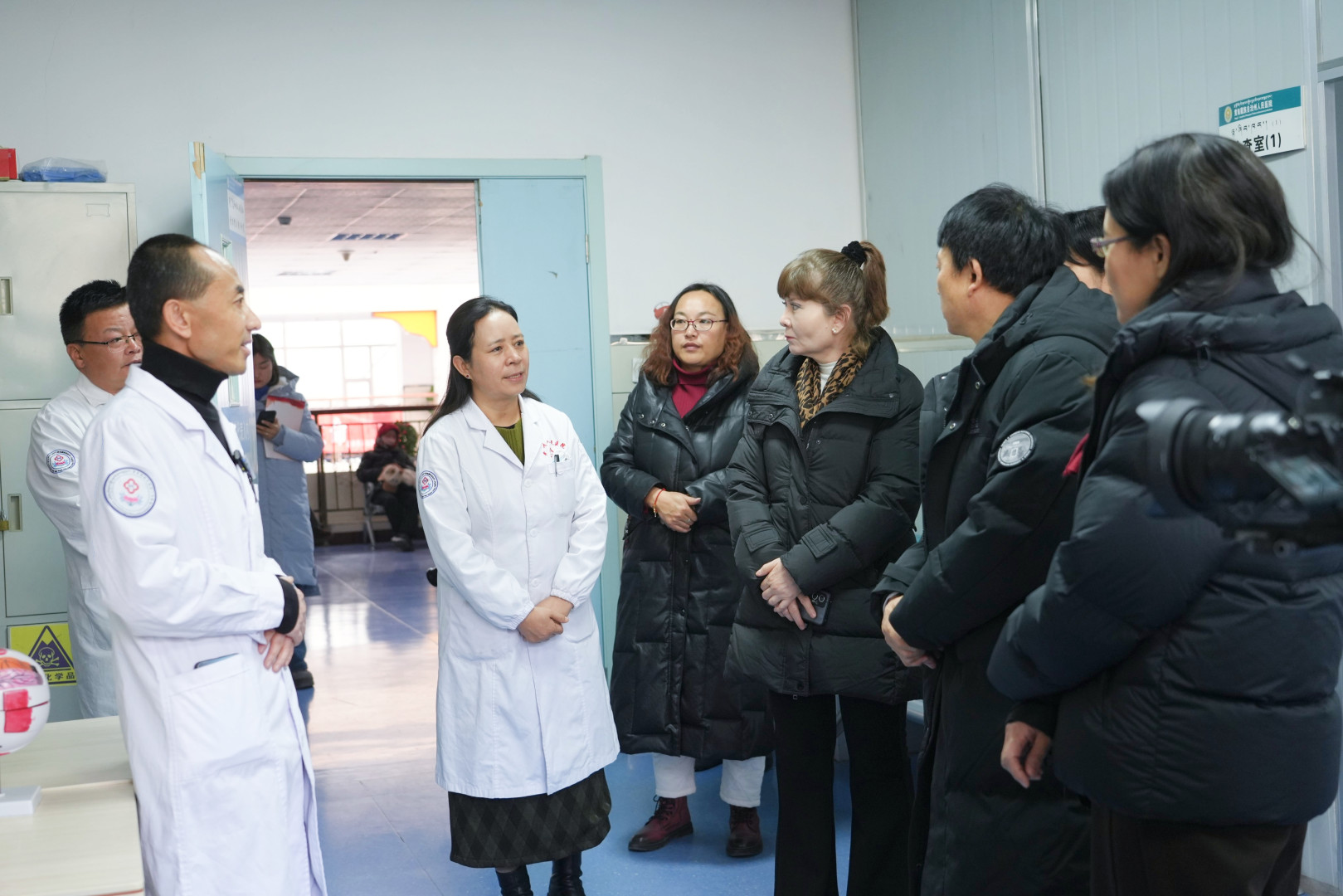 调研团队走进黄南州人民医院
