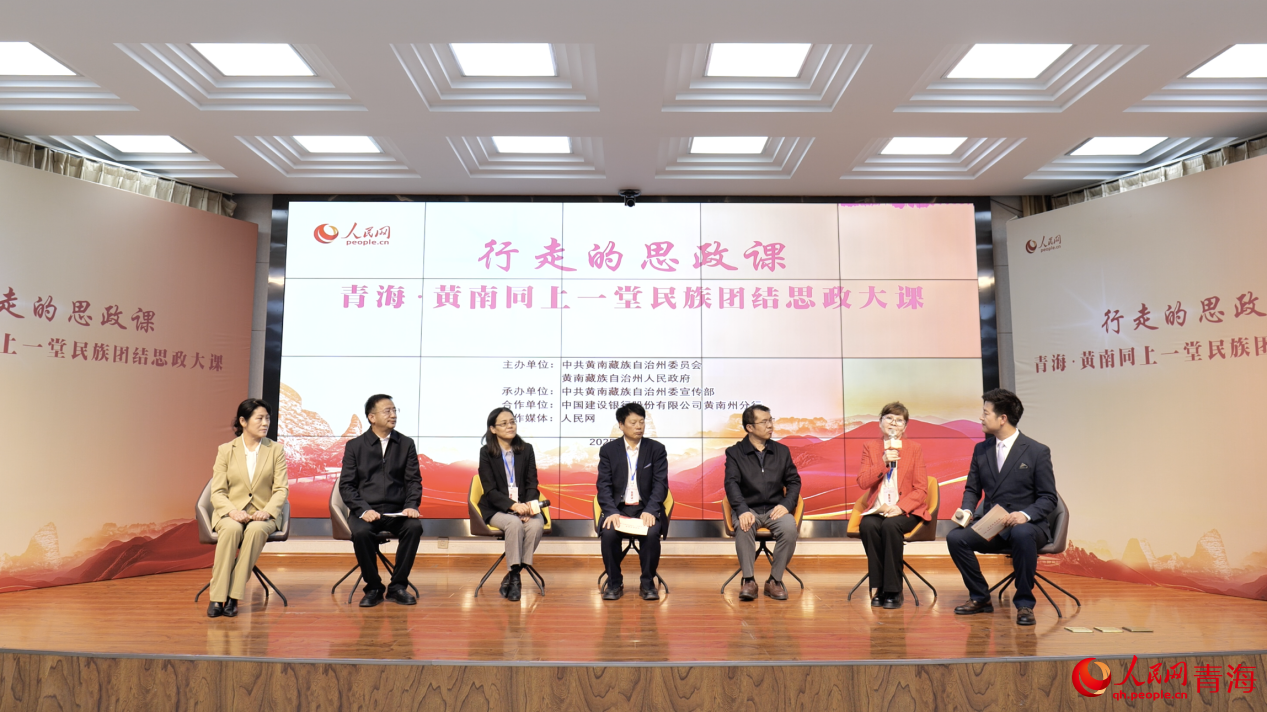 圆桌研讨现场。人民网记者 况玉摄
