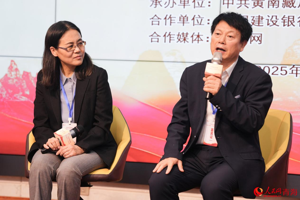 圆桌研讨现场。人民网记者 况玉摄