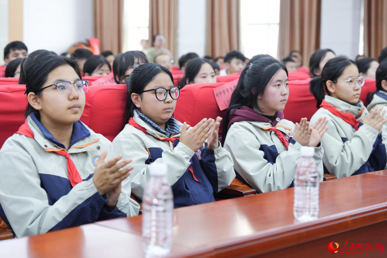圆桌研讨现场。人民网记者 况玉摄