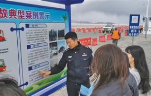                              在旅游小镇，蹲点干部学到什么                                                        　干部定期轮驻是小镇建设时的应对之策，要长远发展，还要从根子上解决难题。                                【详细】                            