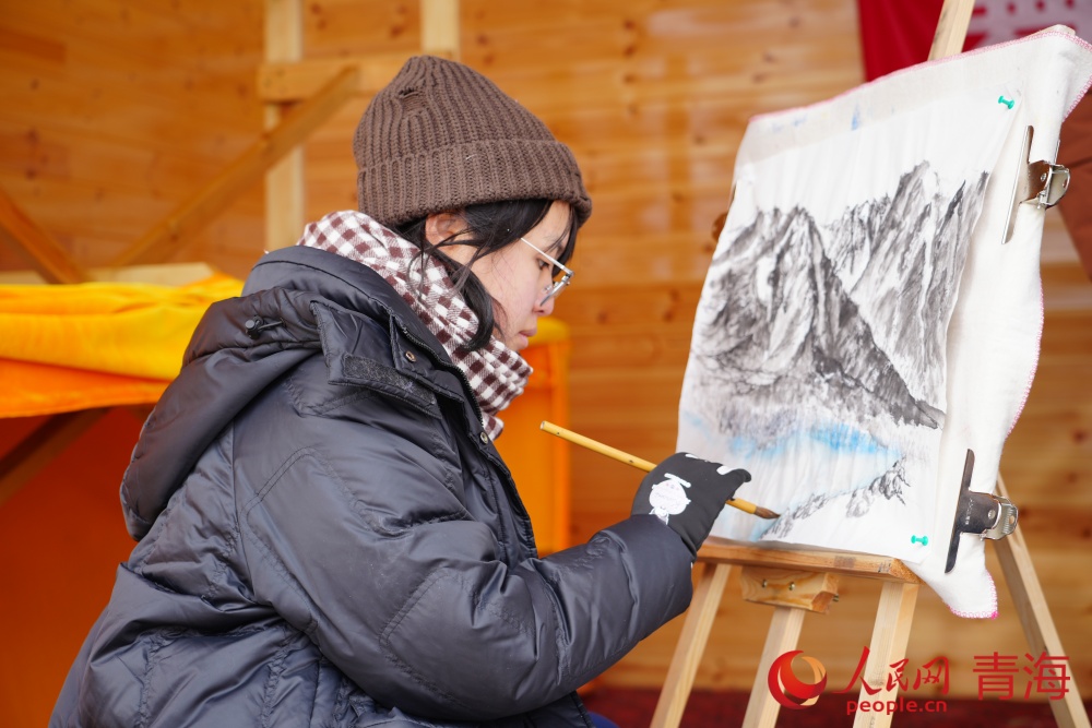 岗什卡雪峰生态课堂。人民网记者 况玉摄