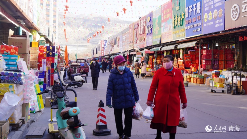 市民採買年貨。實習生 周大煒攝