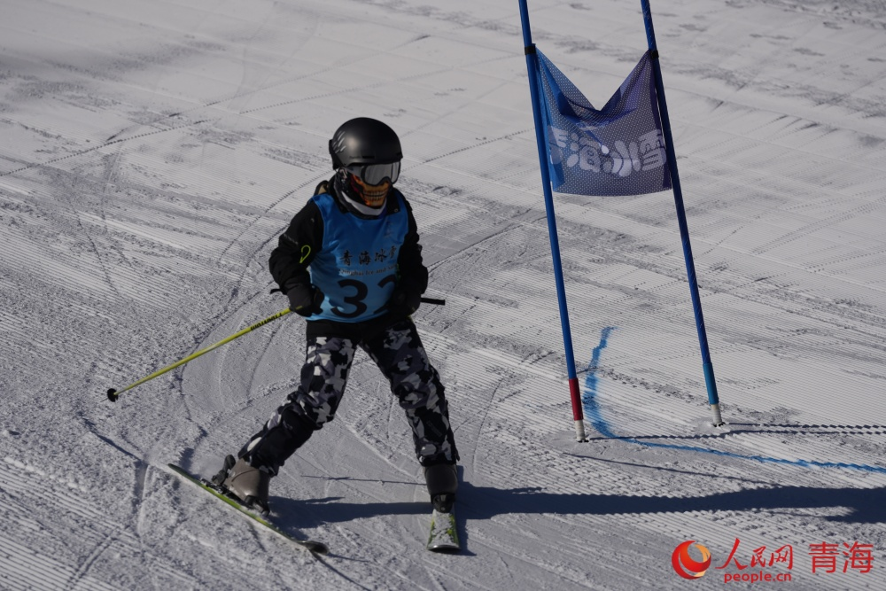 青少年组进行比赛。人民网记者 况玉摄