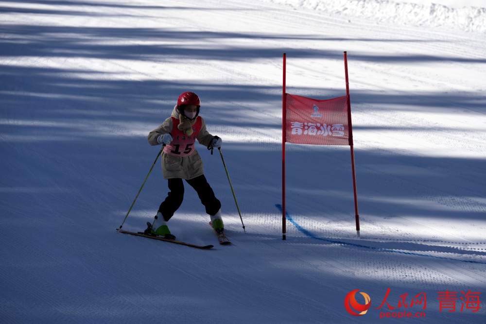 運動員全力沖刺。人民網記者 況玉攝