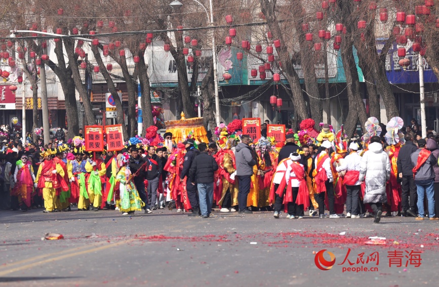 社火巡游。人民網記者 甘海瓊攝