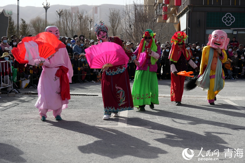社火表演。人民網記者 況玉攝