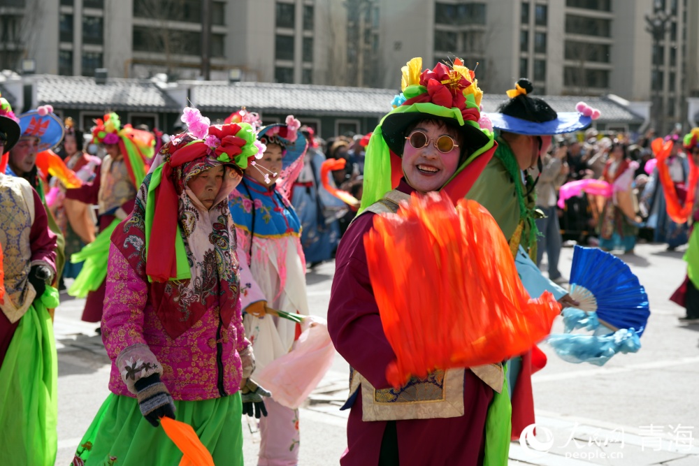 社火表演。人民網記者 況玉攝