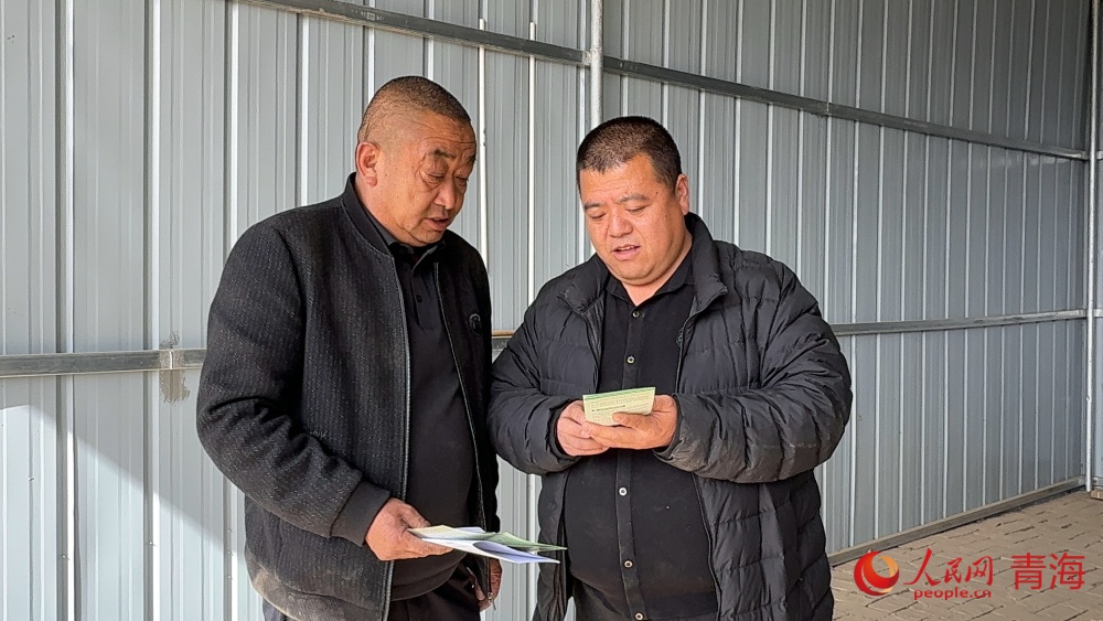 為農戶宣講。人民網記者 況玉攝