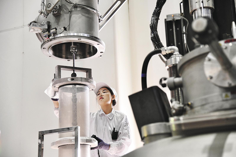 干劲十足，企业开足马力抓生产