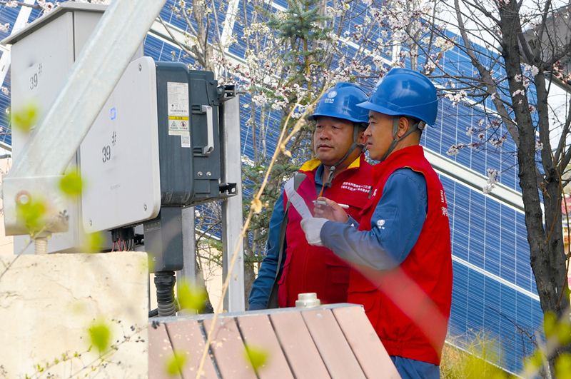 电靓高原十年路  “零碳”乡村幸福长