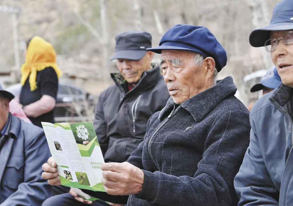 田间传党音 政策润民心