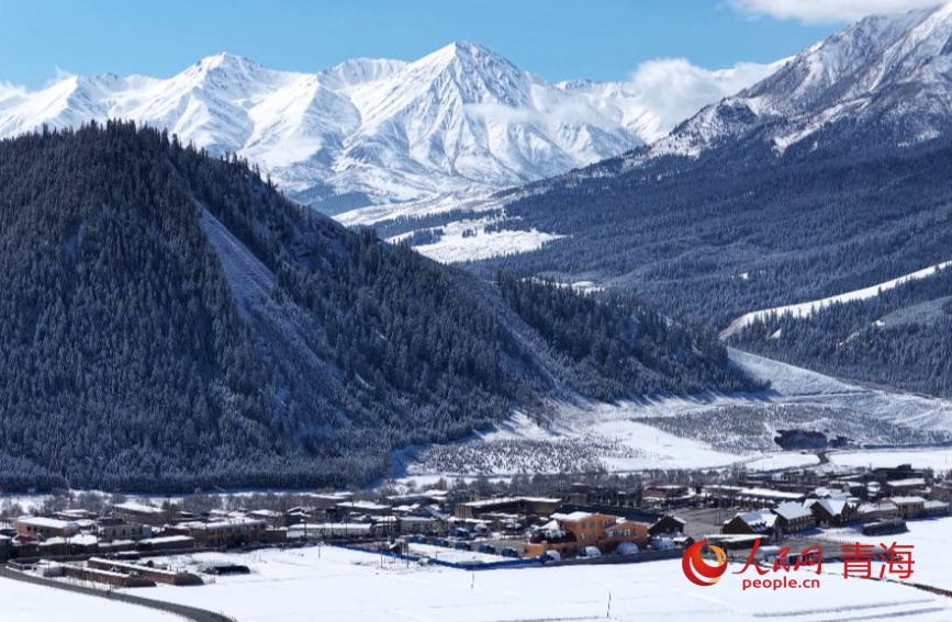 春雪浸润祁连山。人民网记者 甘海琼摄