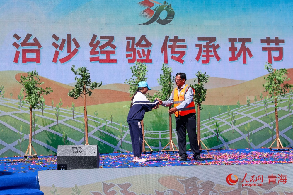 治沙经验传承环节。人民网记者 况玉摄