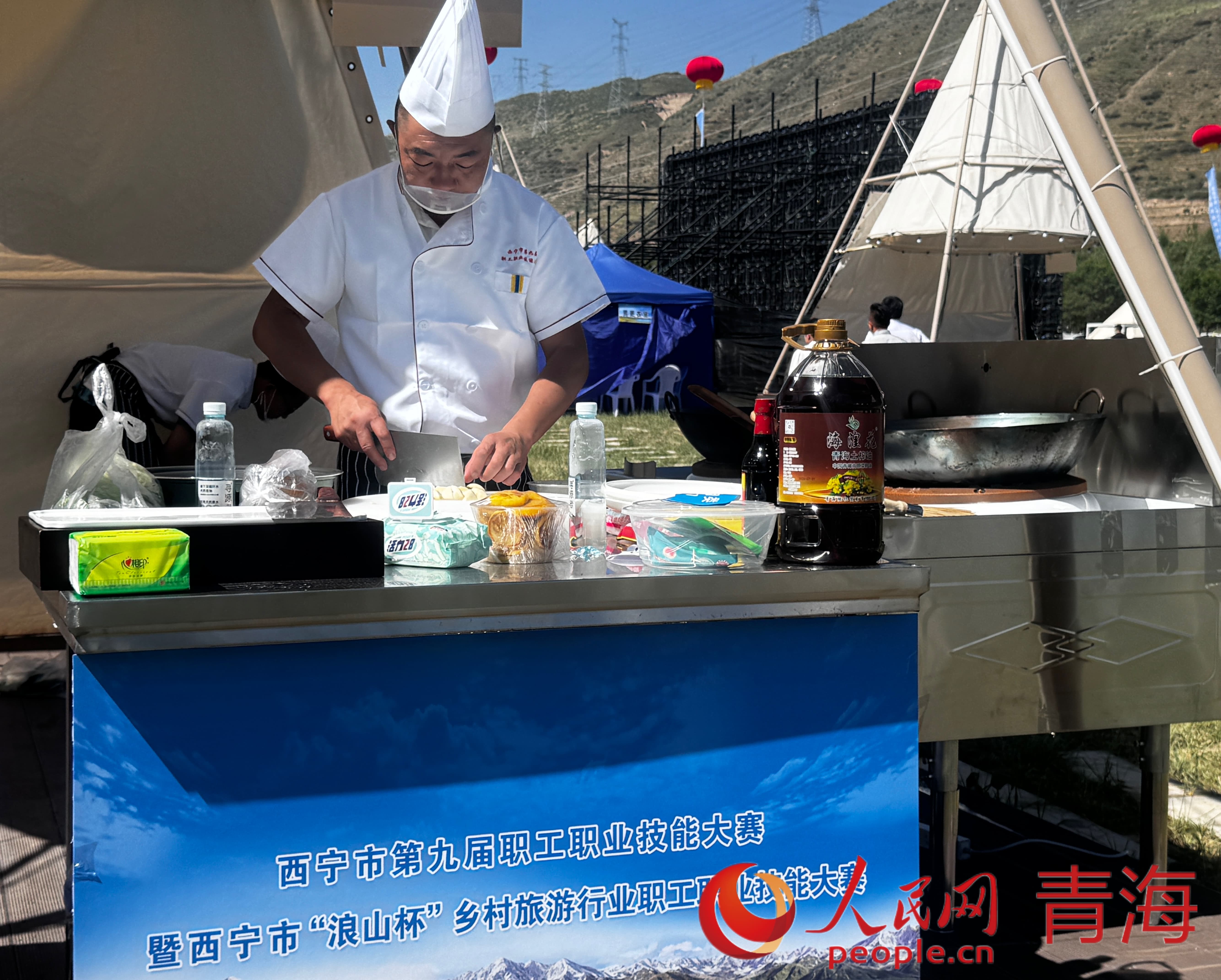厨师实操竞技。实习生 央宗拉毛摄