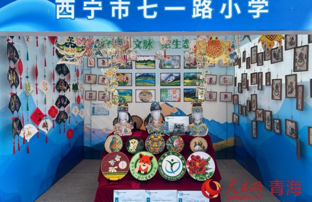 西寧市七一路小學展示的學生作品。實習生 滇爭品楚攝