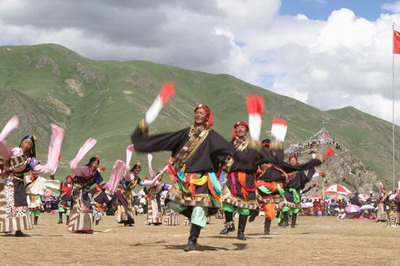 藏舞,红绸舞,扇子舞湟中八韵展演丰富多彩