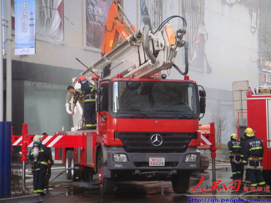 青海西宁纺织品大楼发生严重火灾